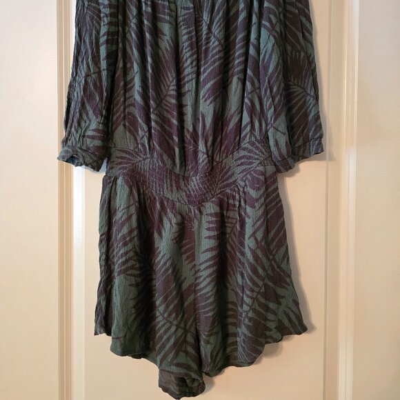 Aerie Womens XS Extra Small Green Leaf Print Off The Shoulder Shorts Romper CUTE - Picture 4 of 13